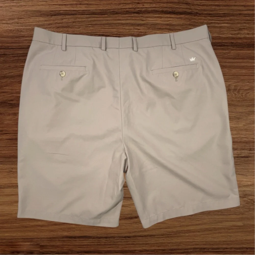 Peter Millar Crown Sport Men’s 9” Performance Shorts. Size 40